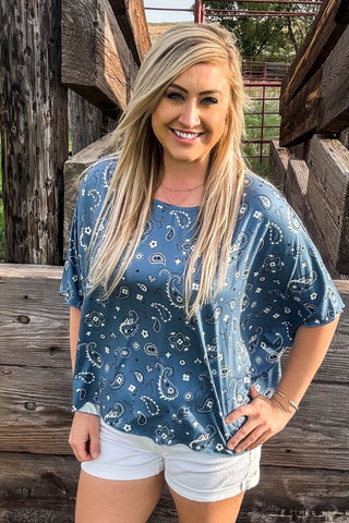 PRETTY IN PAISLEY TOP
