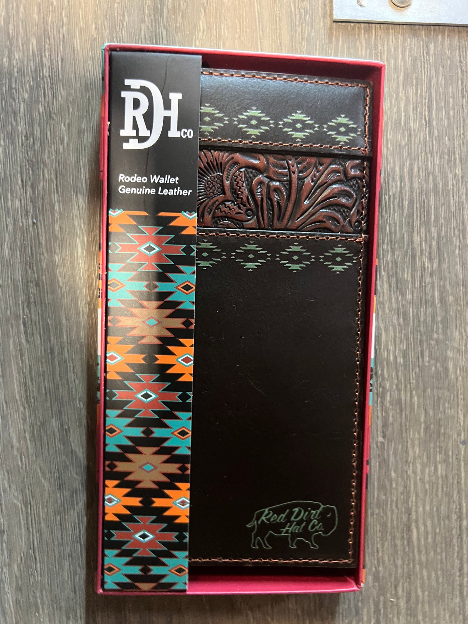 RED DIRT TRIFOLD WALLET TOOLED ACCENT W/TURQUOISE DESIGN